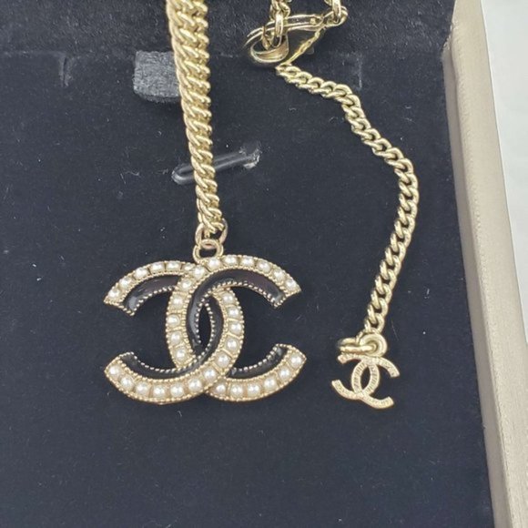 Auth Chanel CC Necklace with Pearl Silver Color - Picture 6 of 11